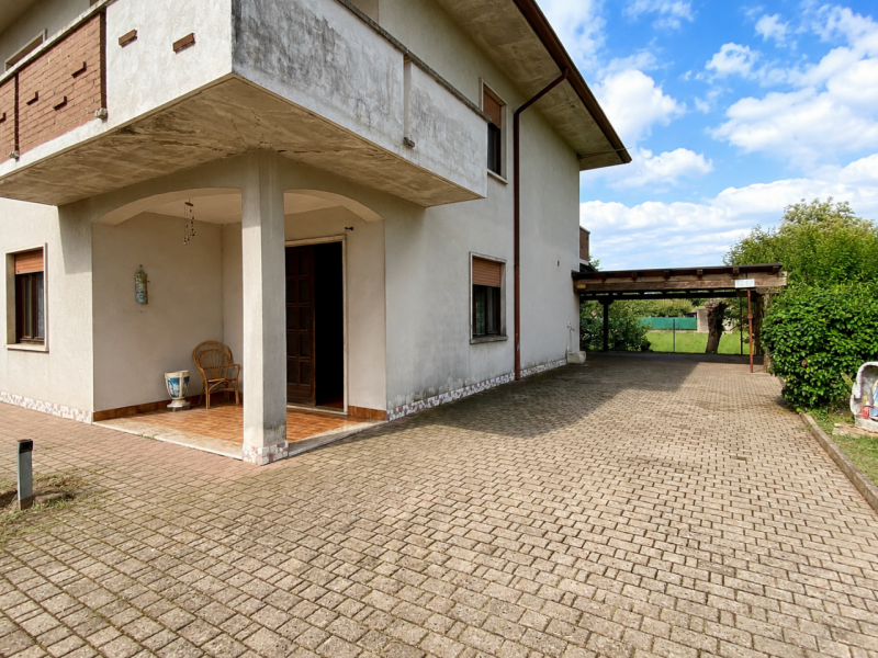 A Poianella di Bressanvido, in una tranquilla zona residenziale a pochi minuti dal centro del pae...