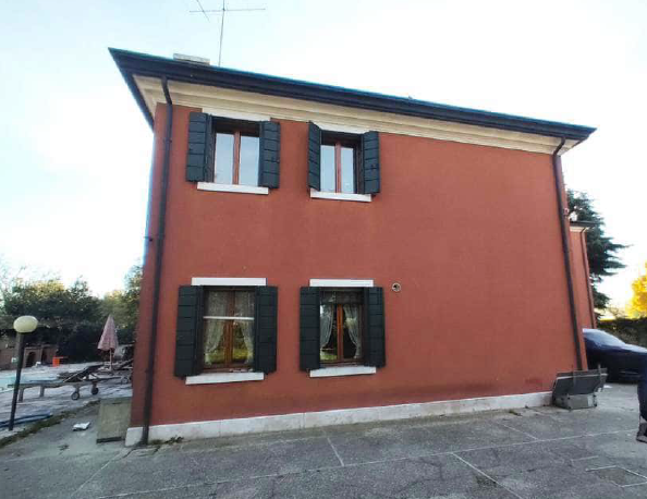 Rif. A.A.334-241

Vendita all'asta - porzione di abitazione unifamiliare su due livelli in data 1...