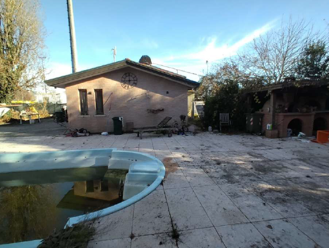 Rif. A.A.334-241

Vendita all'asta - porzione di abitazione unifamiliare su due livelli in data 1...