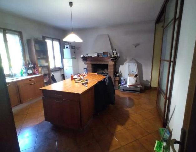 Rif. A.A.334-241

Vendita all'asta - porzione di abitazione unifamiliare su due livelli in data 1...
