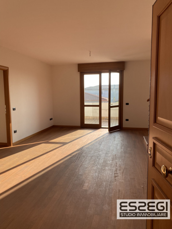 A Padova, nel quartiere San Carlo, proponiamo un elegante appartamento duplex in perfette condizi...