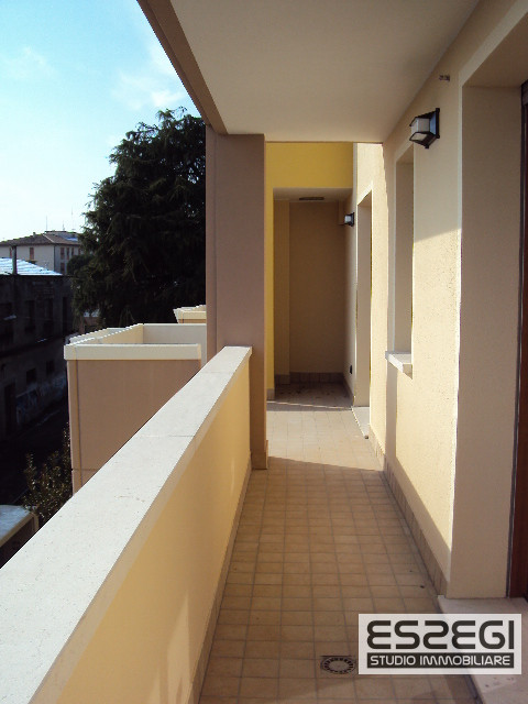 A Padova, nel quartiere San Carlo, proponiamo un elegante appartamento duplex in perfette condizi...