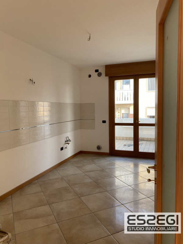 A Padova, nel quartiere San Carlo, proponiamo un elegante appartamento duplex in perfette condizi...