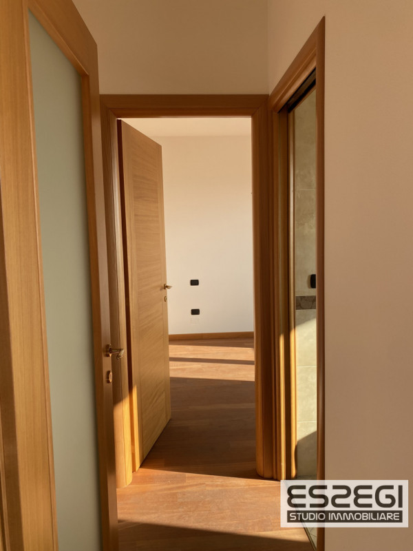 A Padova, nel quartiere San Carlo, proponiamo un elegante appartamento duplex in perfette condizi...