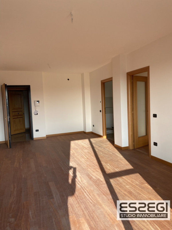 A Padova, nel quartiere San Carlo, proponiamo un elegante appartamento duplex in perfette condizi...