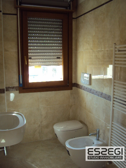 A Padova, nel quartiere San Carlo, proponiamo un elegante appartamento duplex in perfette condizi...