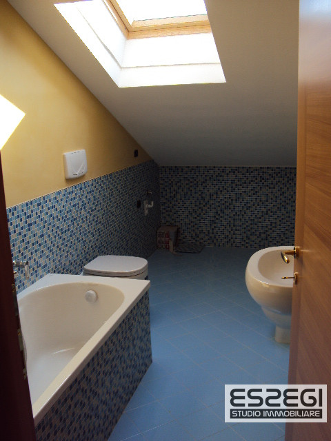 A Padova, nel quartiere San Carlo, proponiamo un elegante appartamento duplex in perfette condizi...