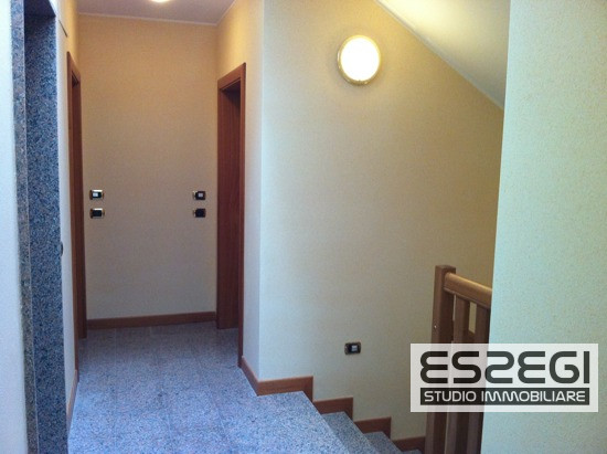 A Padova, nel quartiere San Carlo, proponiamo un elegante appartamento duplex in perfette condizi...