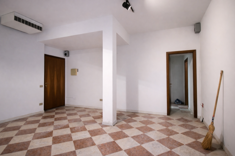 A pochi passi dal cuore del centro storico di Vicenza, in Borgo Santa Lucia, proponiamo in vendit...