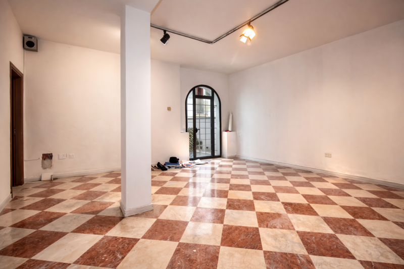 A pochi passi dal cuore del centro storico di Vicenza, in Borgo Santa Lucia, proponiamo in vendit...