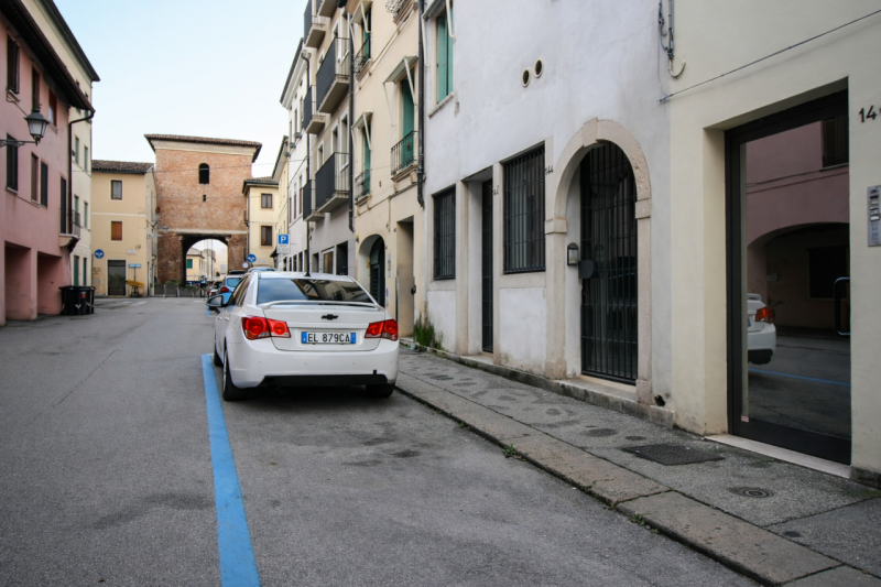 A pochi passi dal cuore del centro storico di Vicenza, in Borgo Santa Lucia, proponiamo in vendit...