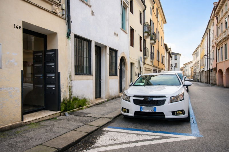 A pochi passi dal cuore del centro storico di Vicenza, in Borgo Santa Lucia, proponiamo in vendit...