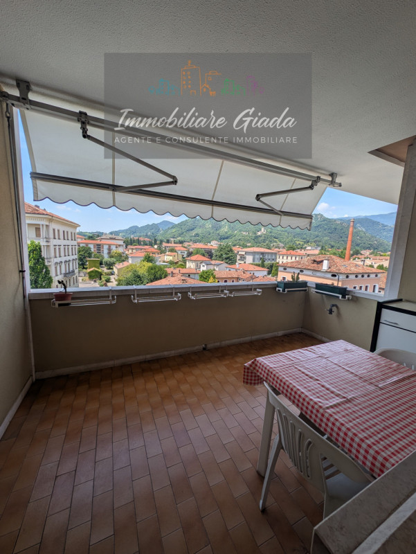 Immagina di tornare a casa ogni sera e ammirare la città dall'alto immerso nella tranquillità di ...