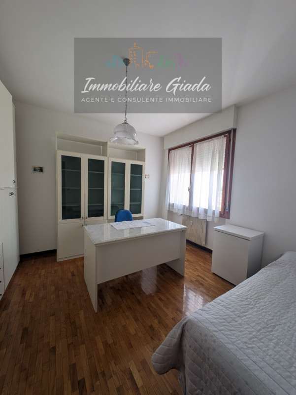 Immagina di tornare a casa ogni sera e ammirare la città dall'alto immerso nella tranquillità di ...