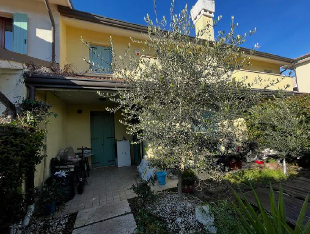 Rif. A.A.204-25

Vendita all'asta - casa a schiera su due livelli in data 17 settembre 2026

Desc...