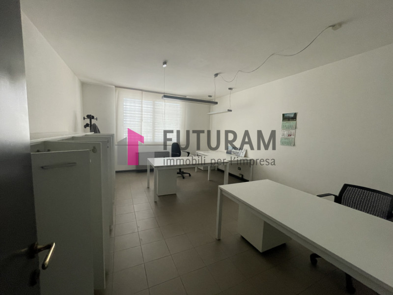 RIF: 168NM - BORGORICCO (PD) - PER INFO 0444/310220

Propongo in affitto un capannone di 2200 mq ...