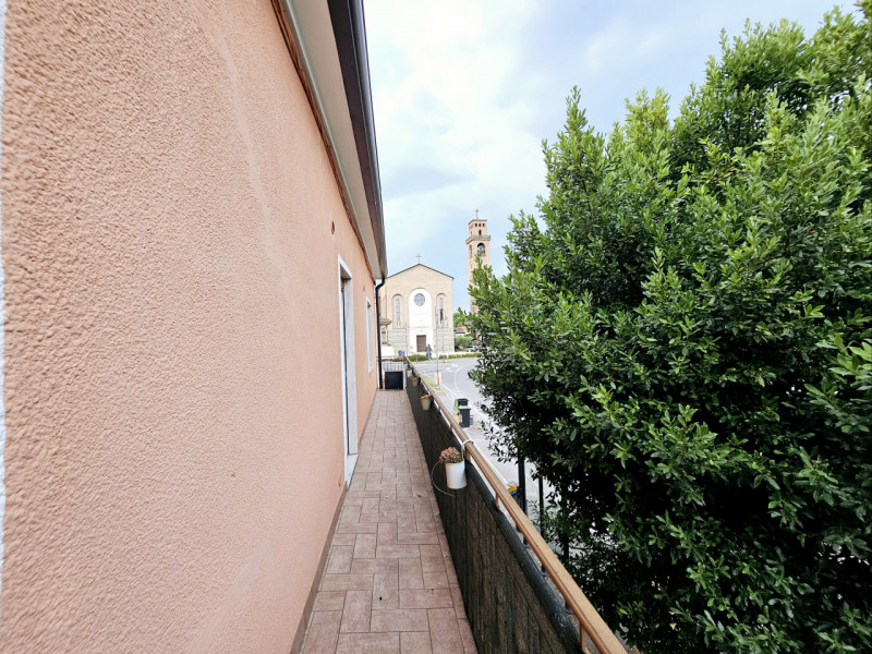 Proponiamo in affitto, in centro a Ponso, moderno e curato appartamento con ingresso indipendente...
