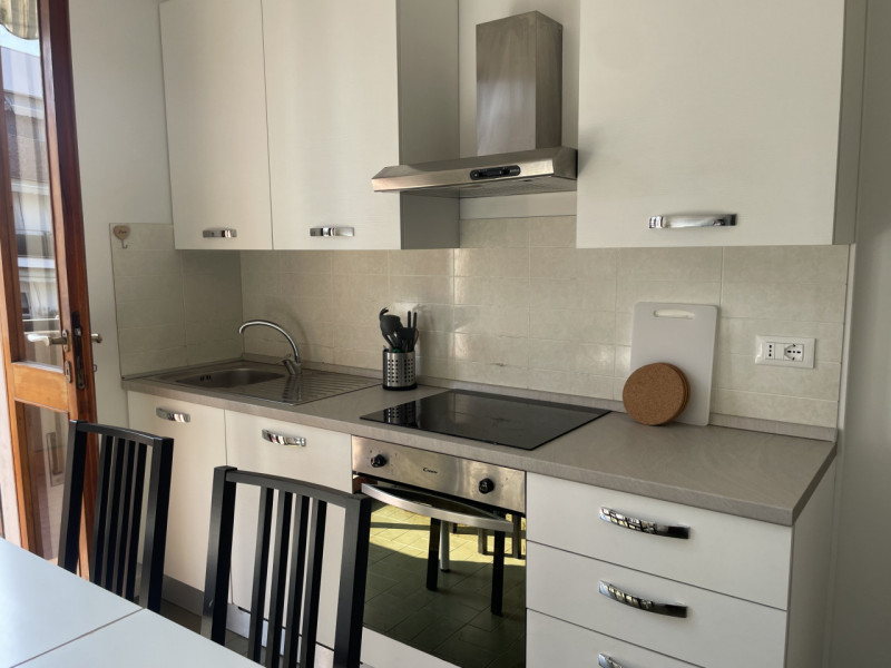 Scopri questo splendido appartamento pentalocale situato nel cuore del quartiere Santa Rita di Pa...