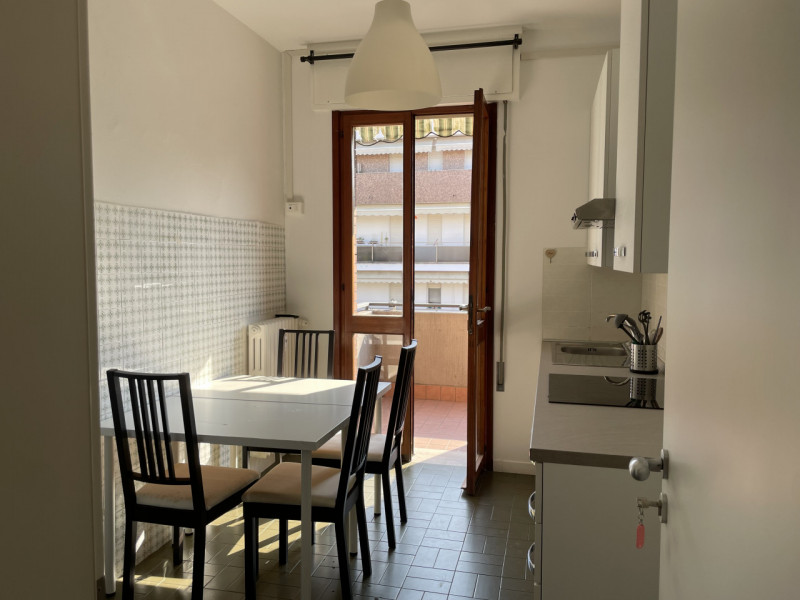 Scopri questo splendido appartamento pentalocale situato nel cuore del quartiere Santa Rita di Pa...