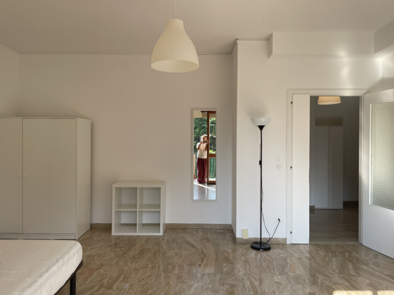 Scopri questo splendido appartamento pentalocale situato nel cuore del quartiere Santa Rita di Pa...