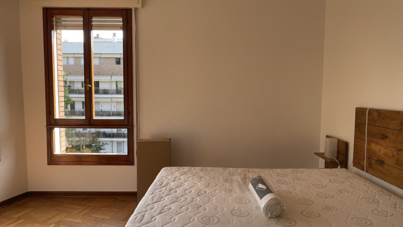 Scopri questo splendido appartamento pentalocale situato nel cuore del quartiere Santa Rita di Pa...