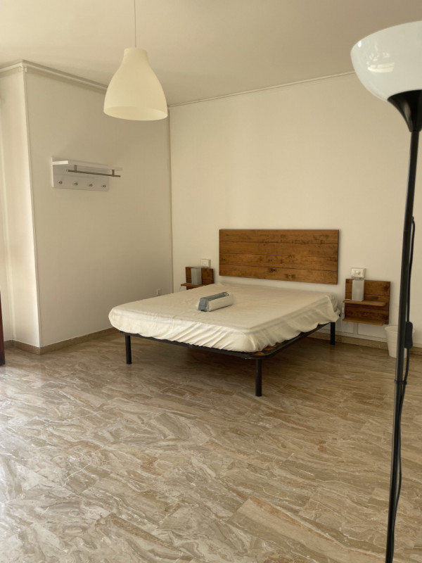 Scopri questo splendido appartamento pentalocale situato nel cuore del quartiere Santa Rita di Pa...