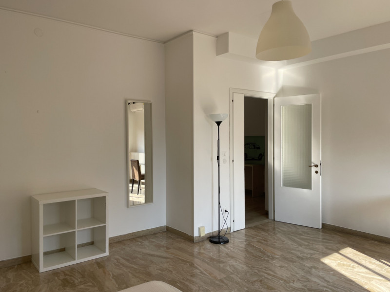 Scopri questo splendido appartamento pentalocale situato nel cuore del quartiere Santa Rita di Pa...