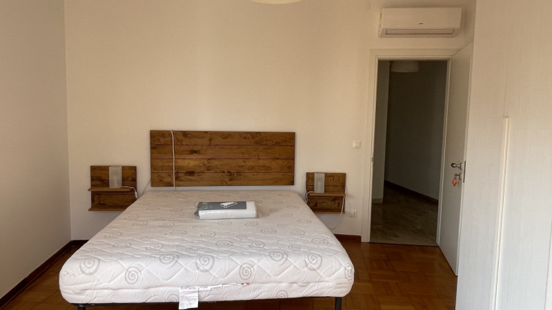 Scopri questo splendido appartamento pentalocale situato nel cuore del quartiere Santa Rita di Pa...