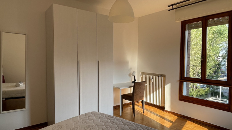 Scopri questo splendido appartamento pentalocale situato nel cuore del quartiere Santa Rita di Pa...