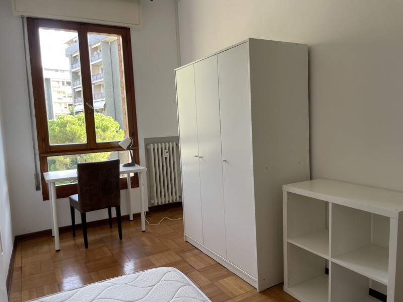 Scopri questo splendido appartamento pentalocale situato nel cuore del quartiere Santa Rita di Pa...