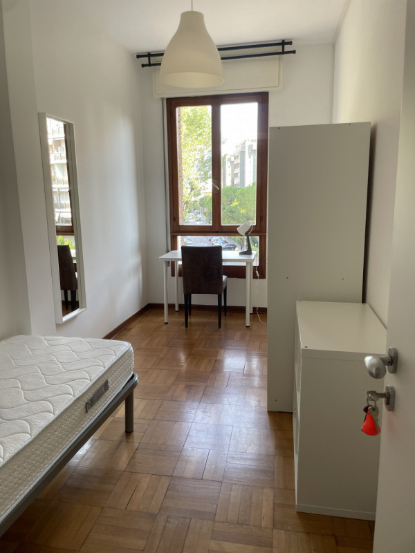 Scopri questo splendido appartamento pentalocale situato nel cuore del quartiere Santa Rita di Pa...