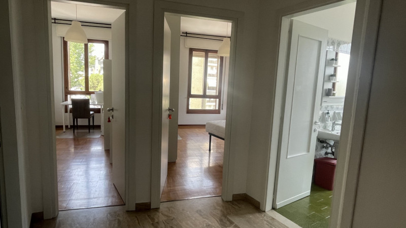 Scopri questo splendido appartamento pentalocale situato nel cuore del quartiere Santa Rita di Pa...