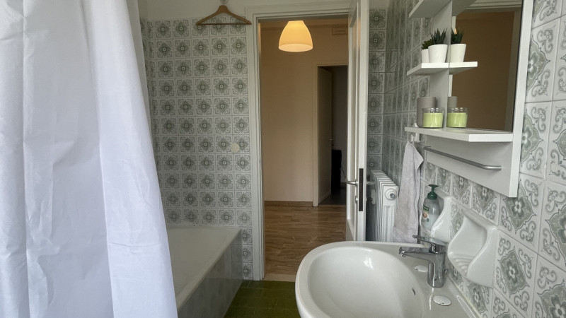 Scopri questo splendido appartamento pentalocale situato nel cuore del quartiere Santa Rita di Pa...