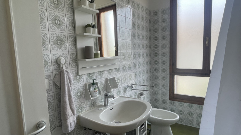 Scopri questo splendido appartamento pentalocale situato nel cuore del quartiere Santa Rita di Pa...