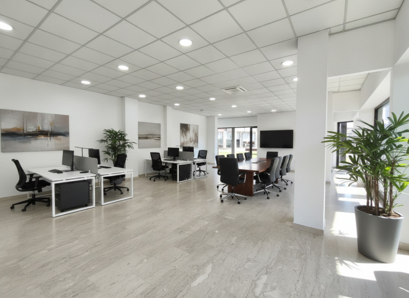 Se stai cercando un'opportunità commerciale in una zona strategica e movimentata, questo negozio ...