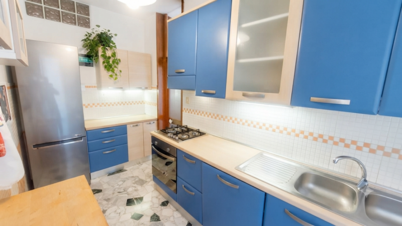(Per INFO Monica 3482688677) Nel cuore del vivace quartiere Portello di Padova, a pochi passi dag...