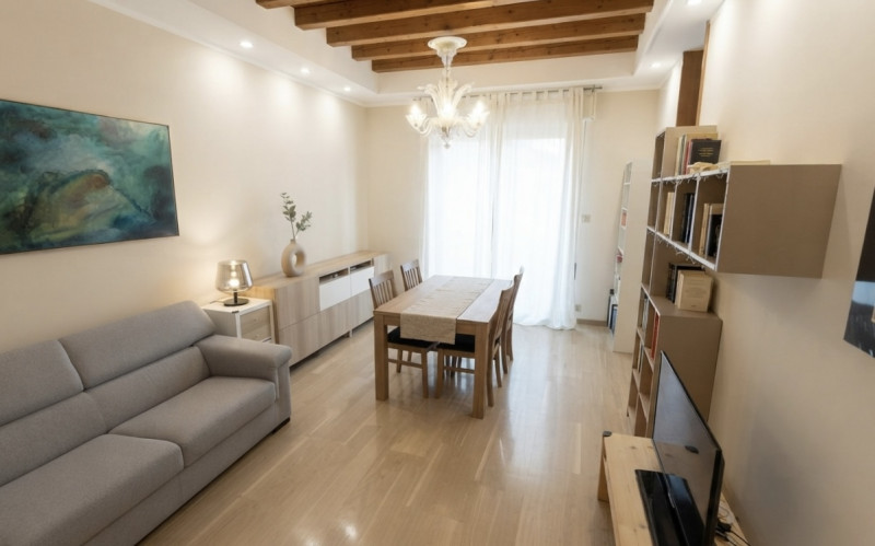 (Per INFO Monica 3482688677) Nel cuore del vivace quartiere Portello di Padova, a pochi passi dag...