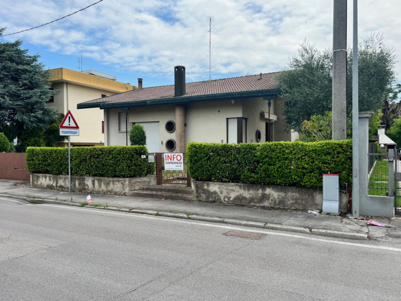 Perarolo di Vigonza, Proponiamo in esclusiva una signorile villetta singola su due livelli per co...