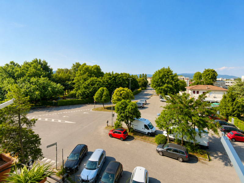 In una tranquilla zona residenziale interna del quartiere Ferrovieri, lontana dal traffico ma est...