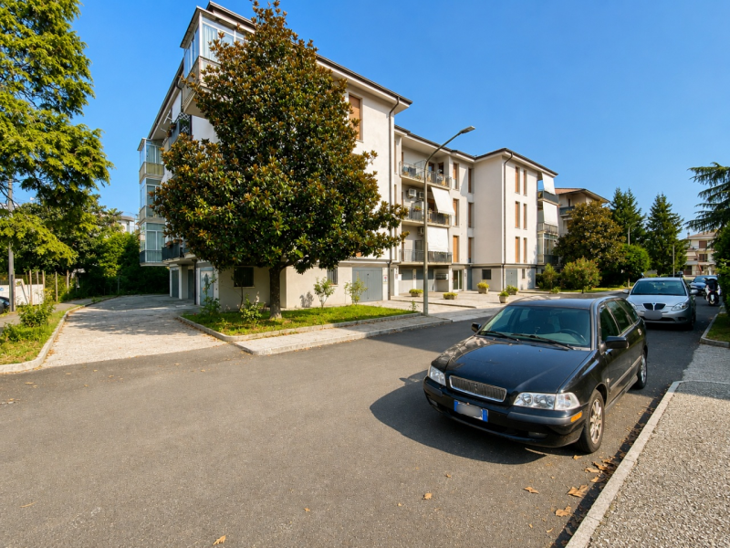 In una tranquilla zona residenziale interna del quartiere Ferrovieri, lontana dal traffico ma est...