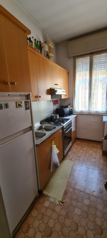 Proponiamo nel centralissimo quartiere Forcellini, introvabile casa singola disposta su due livel...