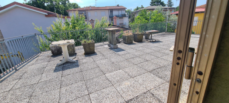 Proponiamo nel centralissimo quartiere Forcellini, introvabile casa singola disposta su due livel...