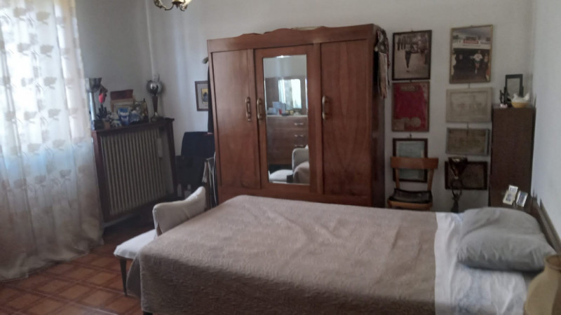Proponiamo nel centralissimo quartiere Forcellini, introvabile casa singola disposta su due livel...