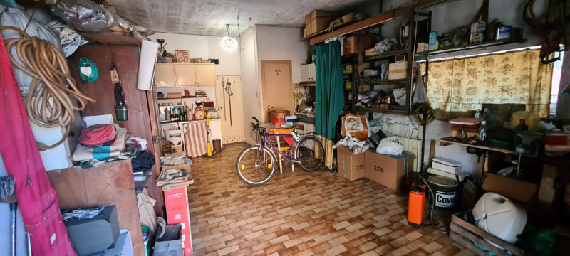 Proponiamo nel centralissimo quartiere Forcellini, introvabile casa singola disposta su due livel...