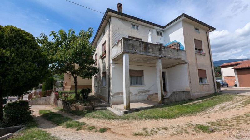 <h3>Un'Opportunità Unica per la Tua Nuova Vita a Zugliano!</h3><p>Immagina di plasmare la casa de...