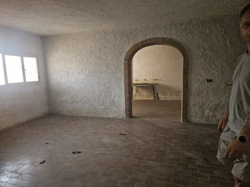 Situata nel cuore di Vighizzolo d'Este, questa affascinante villa singola offre un'opportunità im...