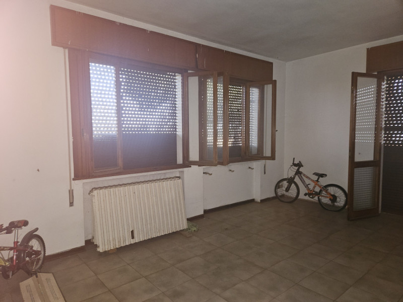 Situata nel cuore di Vighizzolo d'Este, questa affascinante villa singola offre un'opportunità im...