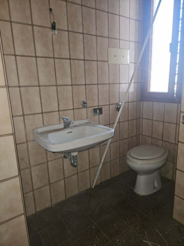 Situata nel cuore di Vighizzolo d'Este, questa affascinante villa singola offre un'opportunità im...