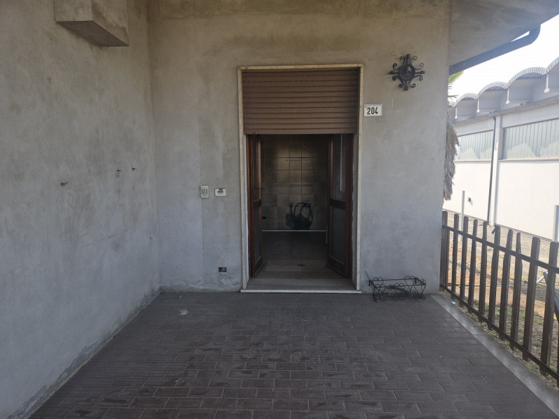 Situata nel cuore di Vighizzolo d'Este, questa affascinante villa singola offre un'opportunità im...