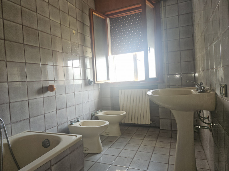 Situata nel cuore di Vighizzolo d'Este, questa affascinante villa singola offre un'opportunità im...